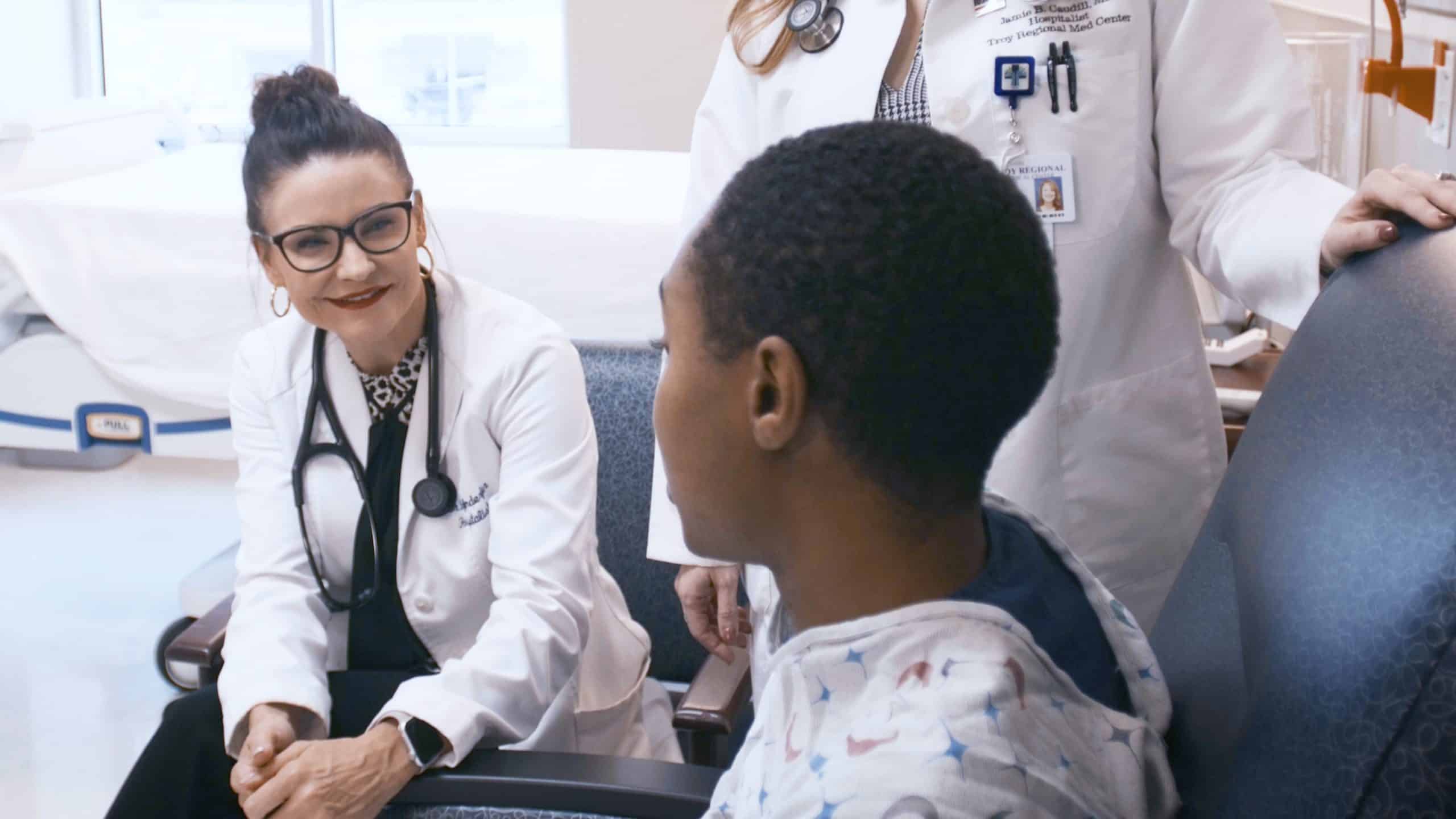 Doctor speaking with a patient in a hospital room.
